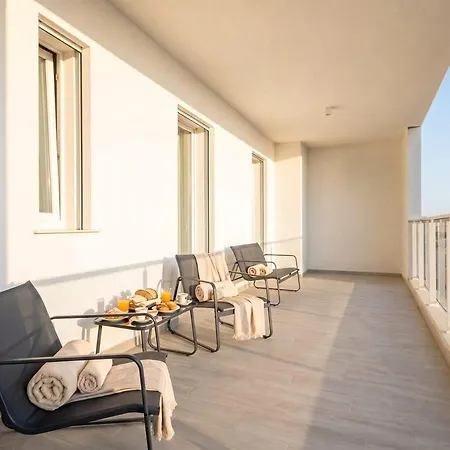 The Essential Vi - Private Parking Apartahotel