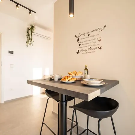 Apartahotel The Essential Vi - Private Parking Bari