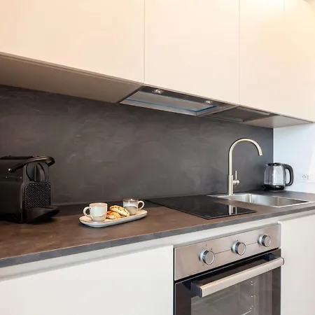 The Essential Vi - Private Parking 3* Bari