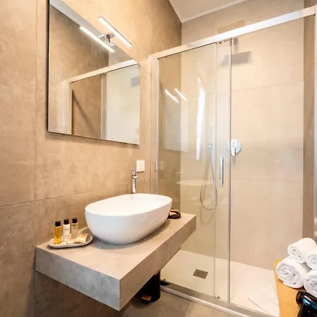 Apartahotel The Essential Vi - Private Parking Bari